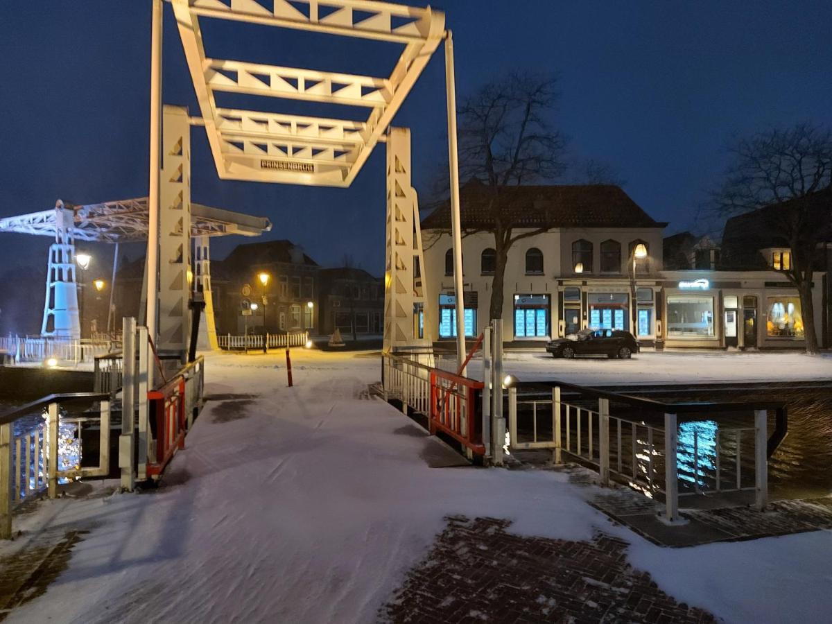 Airbnb 'Logeren Aan Het Plein' In Het Centrum Van Meppel Eksteriør billede